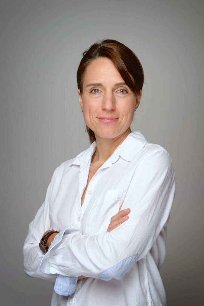 Profilbild von Dagmar mit weissem Hemd Arm